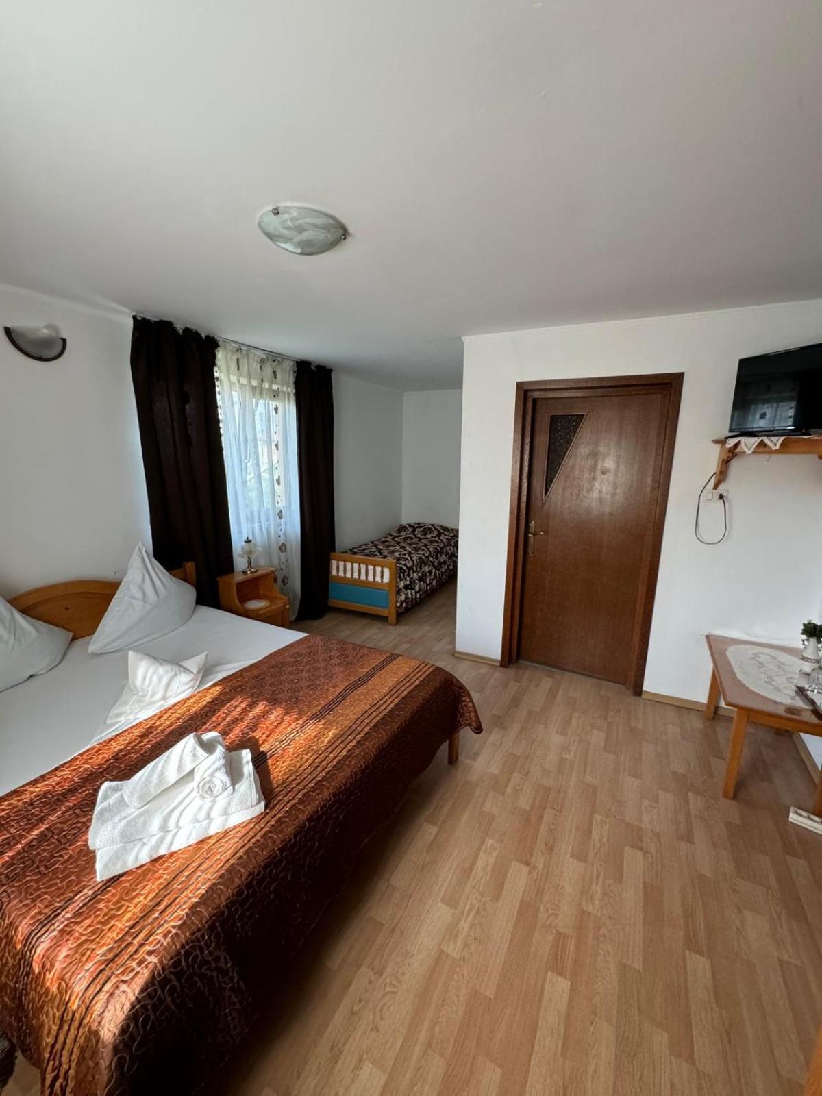 Pensiunea Cassandra Târgu Neamţ Exterior foto