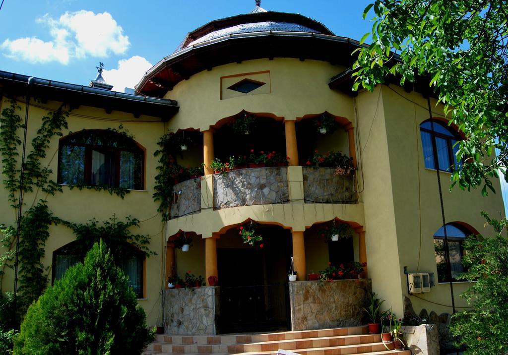 Pensiunea Cassandra Târgu Neamţ Exterior foto